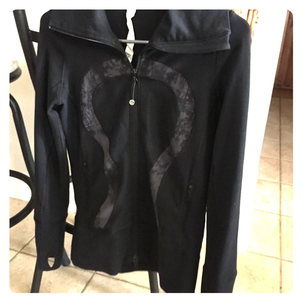 Lululemon jacket Wonderful condition!